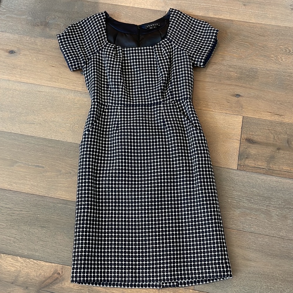 Great condition (brand new) wool dress by Thoery